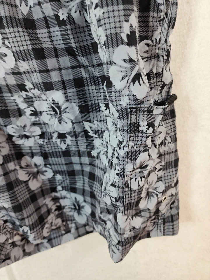 St. John's Bay Gray Floral Plaid Board Shorts Swim Trunks Mens Medium - Image 4 of 4