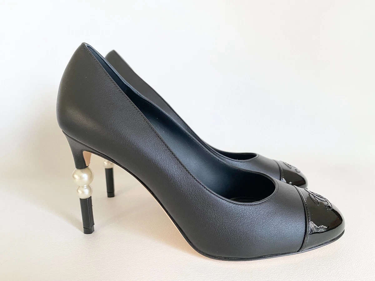 CHANEL Black Leather & Patent Leather Almond Cap Toe Logo Pumps Shoes Heel  37,5C ref.726539 - Joli Closet