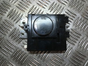 Mercedes W204 C-Klasse Antennenverstärker Antennen Weiche Anntene A2048702789