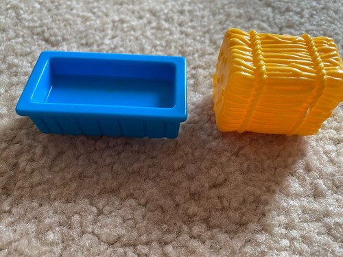 LINCOLN LOGS Replacement Add-On Yellow HAY BALE & Blue TROUGH for Western Ranch - Picture 2 of 3