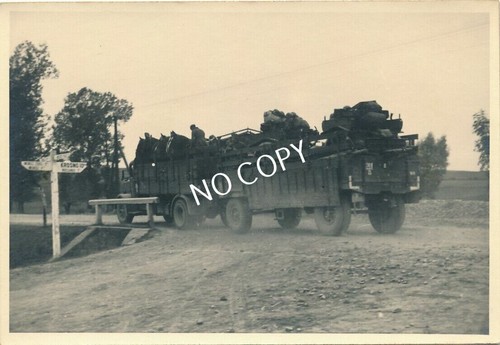 Foto WK II Grossno LKW Gespann mit Pferdefuhrwerken Transport E1.77