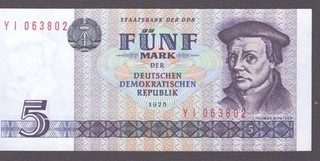 DDR 23d) — alt: Ro. 361d) DDR; 5 Mark Staatsbanknote von 1975; Serie „YI"