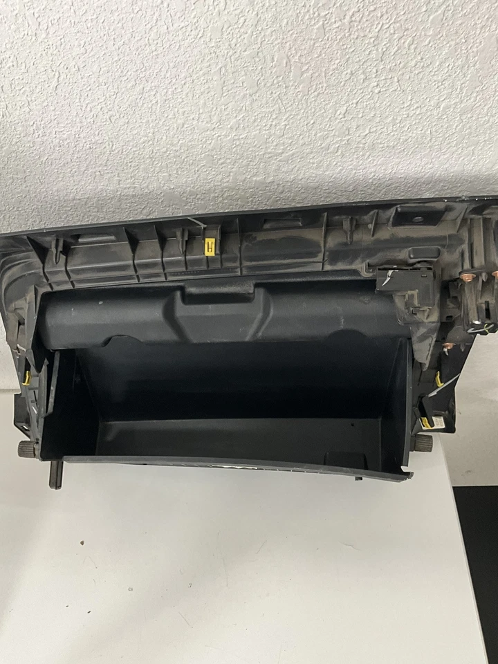 Ford Mustang 2017 guantera pasajero derecho OEM Foto 4 de 4