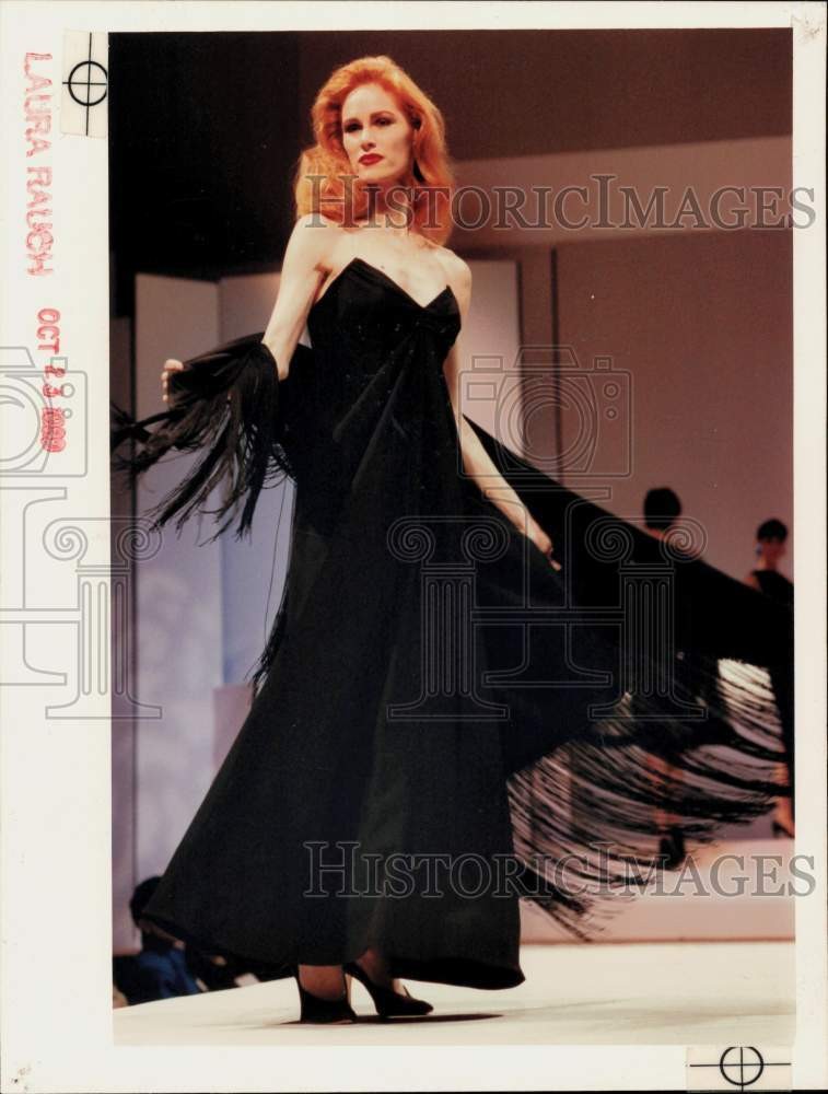 1989 Press Photo A model walks on the runway during fashion show - lra73309