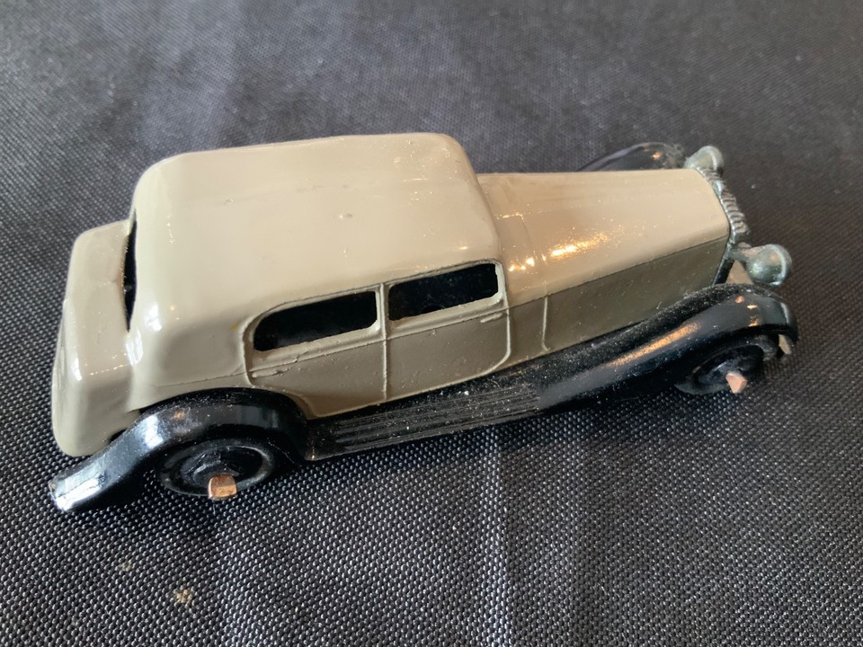 Miniature Dinky England 30c - Daimler Berline - 1/43 Métal