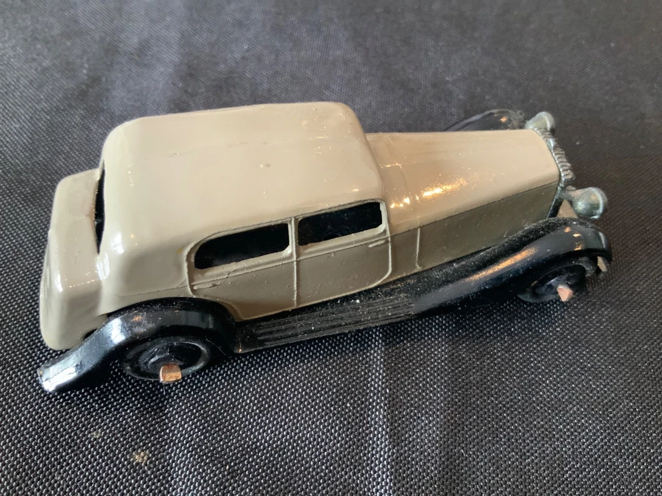 Dinky Toys 30c Daimler Saloon — 第 3/4 张图片