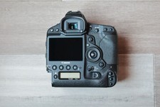 Canon EOS 1D X 18.1MP Digital SLR Camera with Official Canon LC-E4 Charger READ