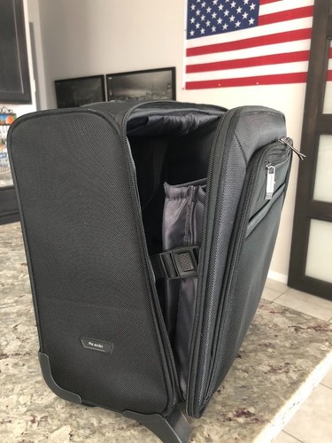 SOLO Rolling Business Travel Luggage - Roller Laptop/Briefcase Bag - Picture 7 of 12