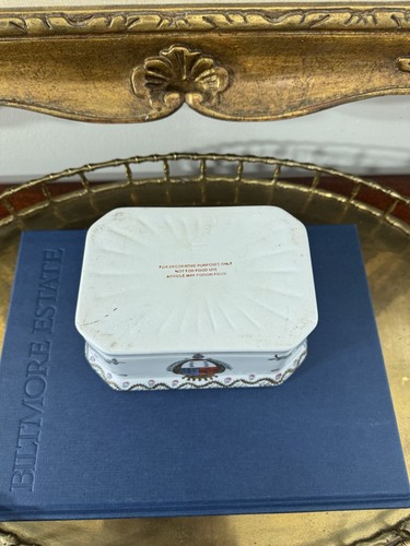 Vintage Chinoiserie chinesisches Porzellan Schmuckkästchen mit Deckel handbemalt Blumen & Wappen - Bild 13 von 24