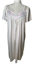 Vintage Lorraine Nightgown Nylon Embroidery Lace Made USA Size M . Ivory