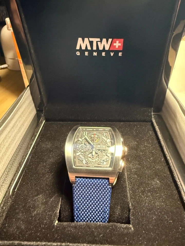 Reloj cronógrafo automático suizo MTW Genève para hombre correa de nailon azul estilo RM Foto 4 de 4