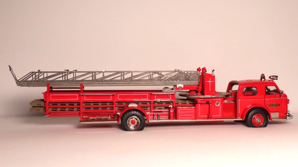 Franklin Mint 1954 American La France Fire Engine scale 1:32 INV# 3986 - Image 4 of 4