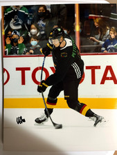 Vancouver Canucks Elias Pettersson Signed Autographed 11x14 Photo COA #6