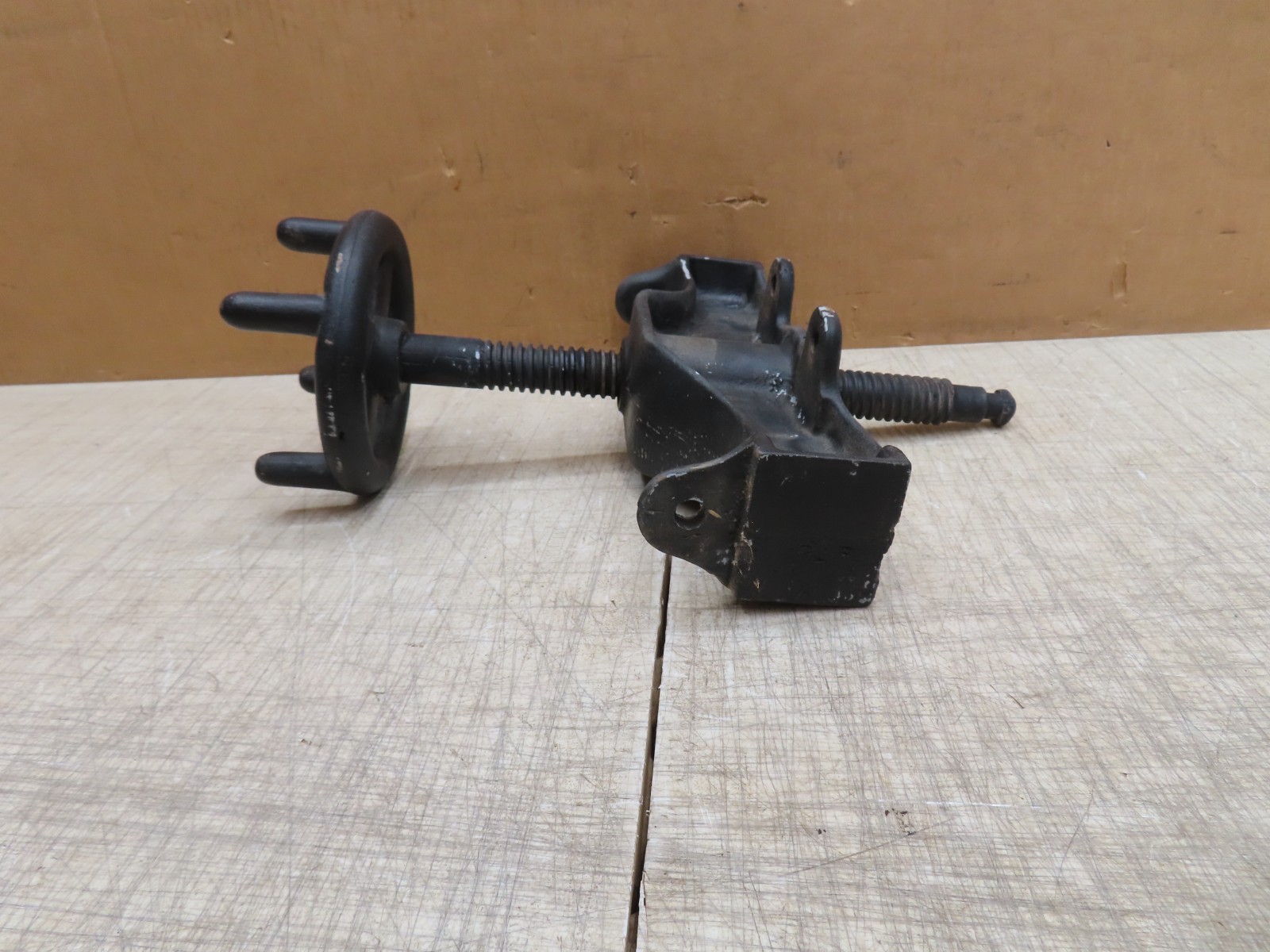 VTG ANTIQUE CAST IRON APPLE CIDER WINE PRESS HEAD COLLAR & SCREW MASHER SQUEEZER