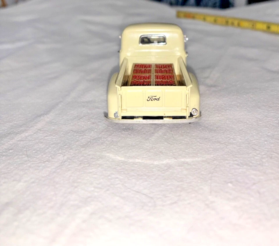 Ford F-1 1949 blanco 1:32 diecast Madison County Canning Co. Foto 4 de 4