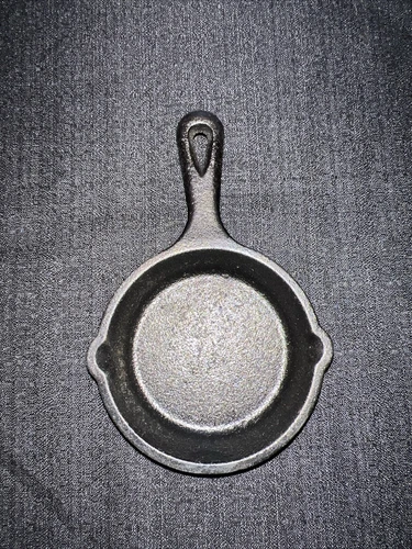 Lodge USA Cast Iron Mini Skillet Pan Country (No Rust)