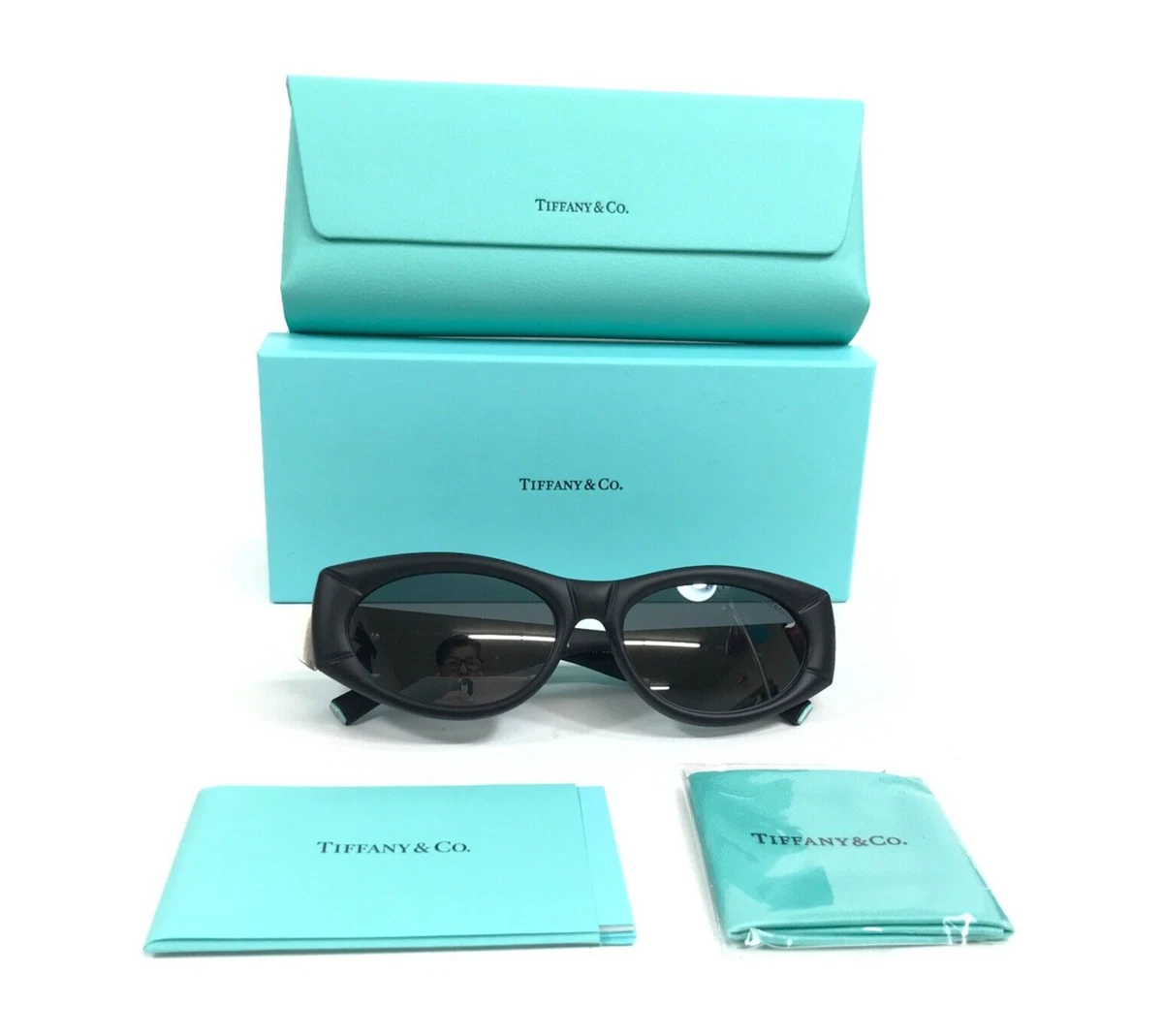 Tiffany & Co. Cat Eye Mirrored Sunglasses for Women for sale  display picture 3