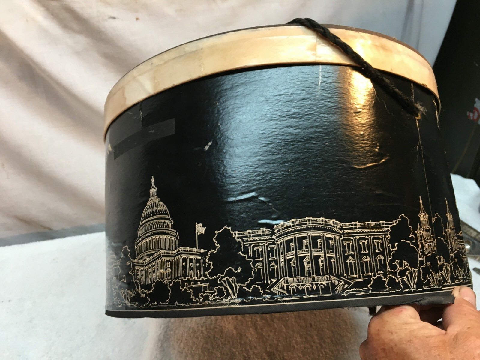 Vintage Woodward & Lothrop Hat Box Featuring Washingt… Gem