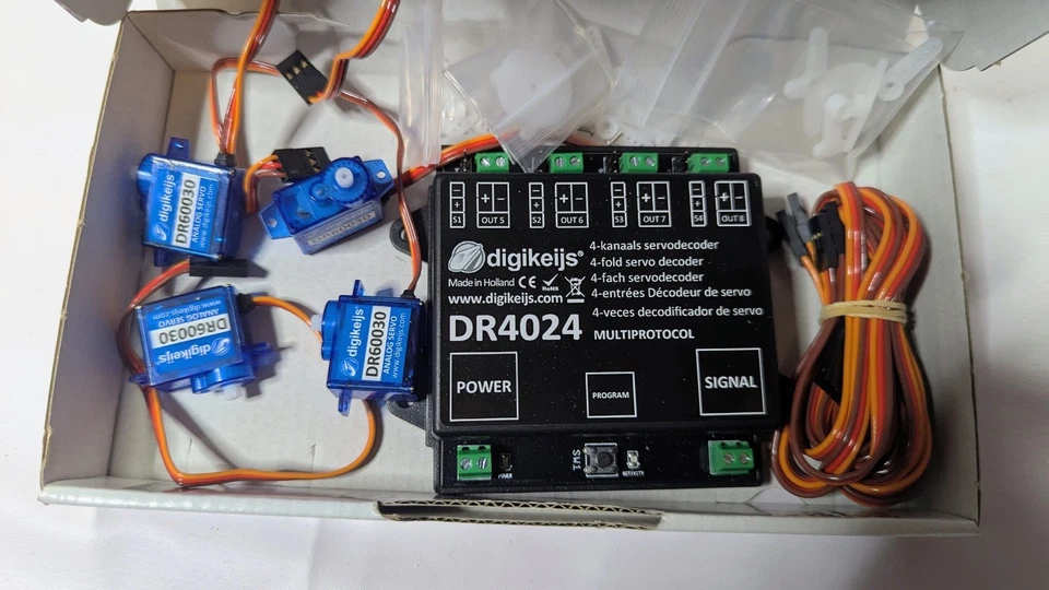 Digikeijs 4 Kanal Servodecoder DR4024 mit Servo und Verlängerungskabel - Bild 2 von 2