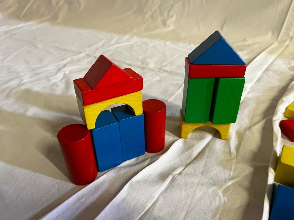 ELC wooden building blocks multiple colours - Image 2 of 2