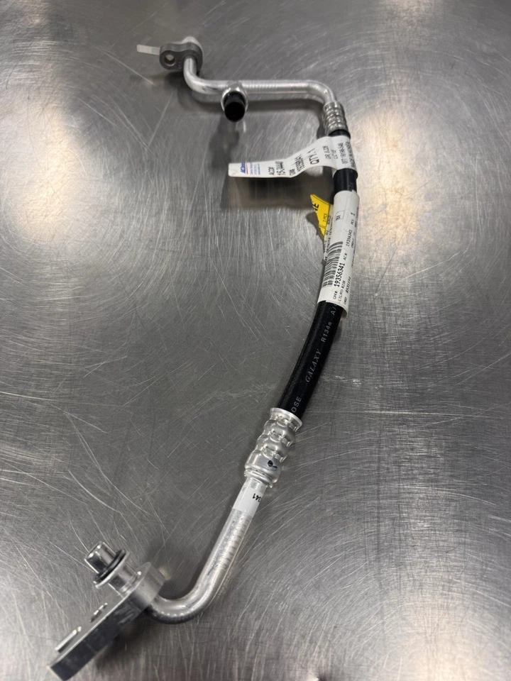 Conjunto de manguera de compresor y condensador de aire acondicionado genuino GM 19356341 Foto 2 de 3