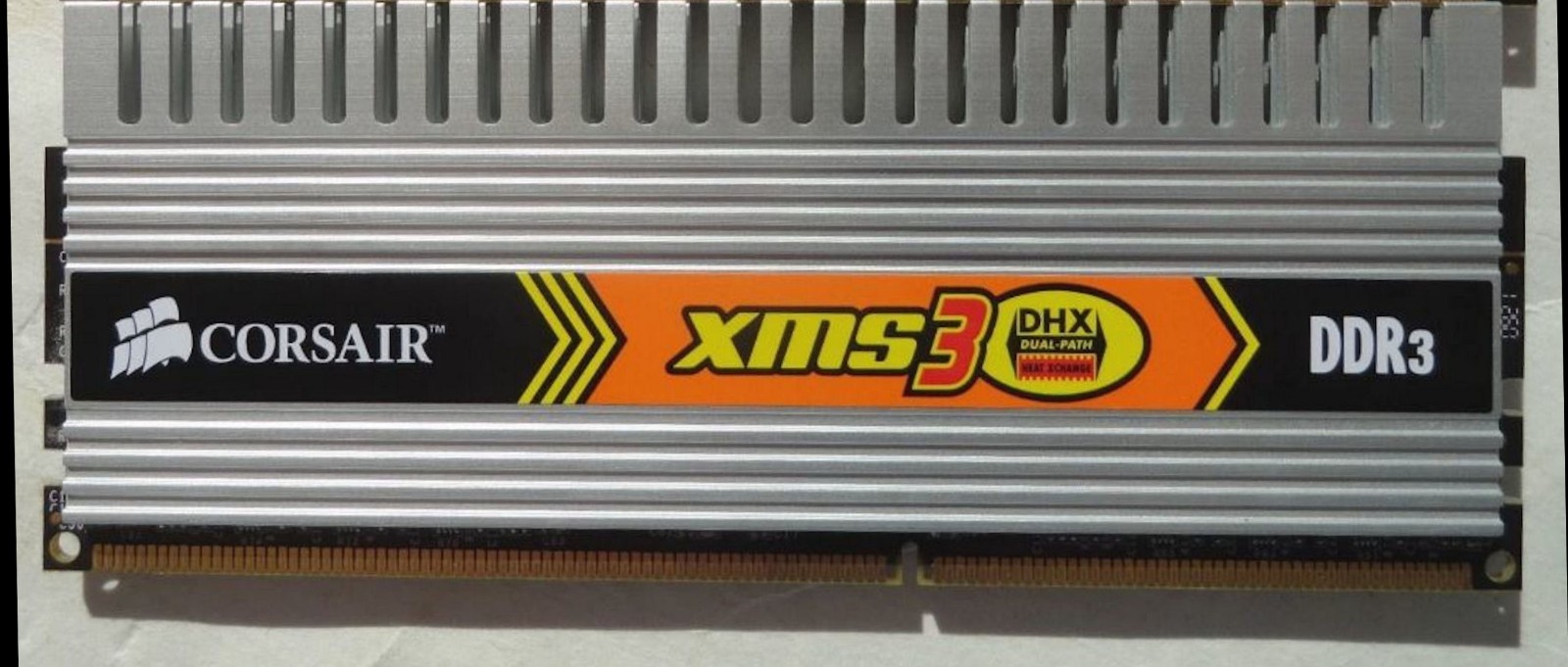 * 2 GB Corsair 2GB CM3X2G1600C9DHX XMS3-1600 PC3 12800 RAM MEMORIA DDR3 9-9-24