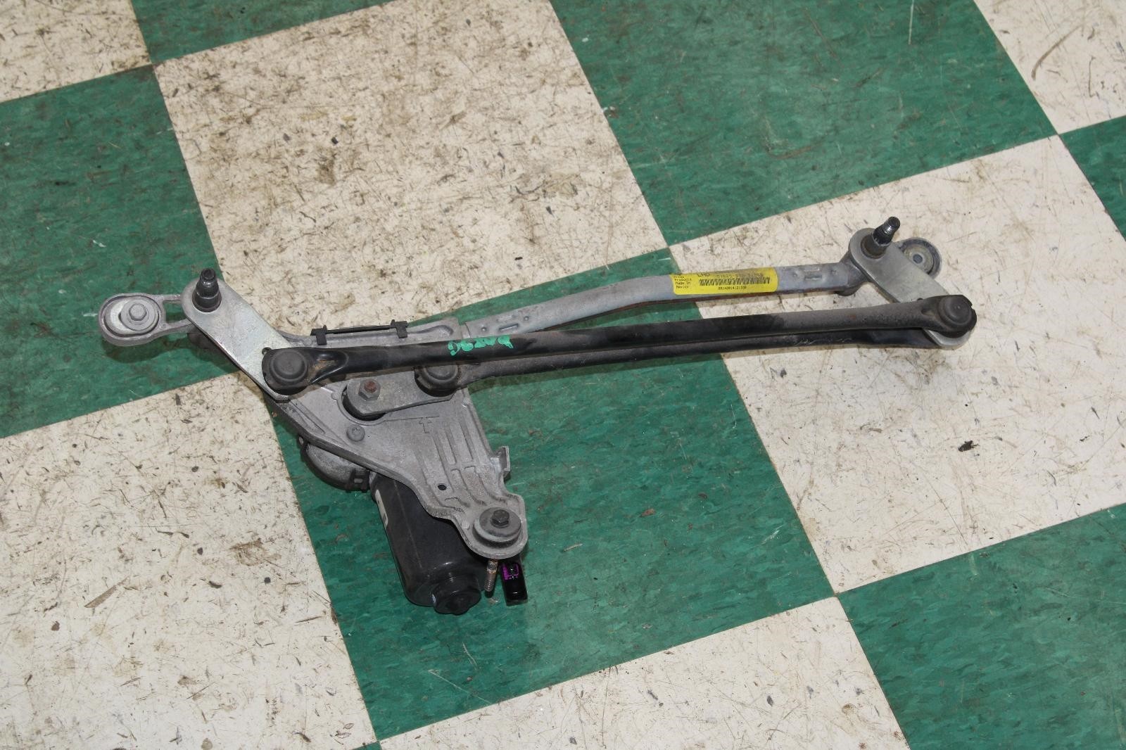 Maserati Ghibli 2014-2020 Front Windshield wiper motor