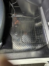 FITS TOYOTA NOAH VOXY 2014 & ONWARD TAILORED BLACK RUBBER CAR FLOOR MATS (2 CLP)