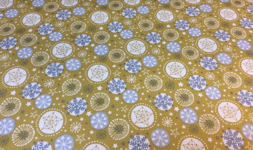 Threaders - Merry & Bright - Softly Falling - Snow Flakes Fabric - 100% Cotton - Picture 2 of 7
