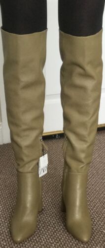 New Zara Ladies Khaki Leather Knee High Heel Boots Size 8UK/41EU - Afbeelding 1 van 24