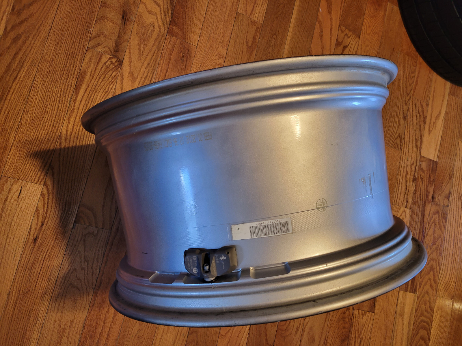 Genuine Ferrari 458 Italia Spider Rear Rim Wheel 10.5J X 20, Part # 282333