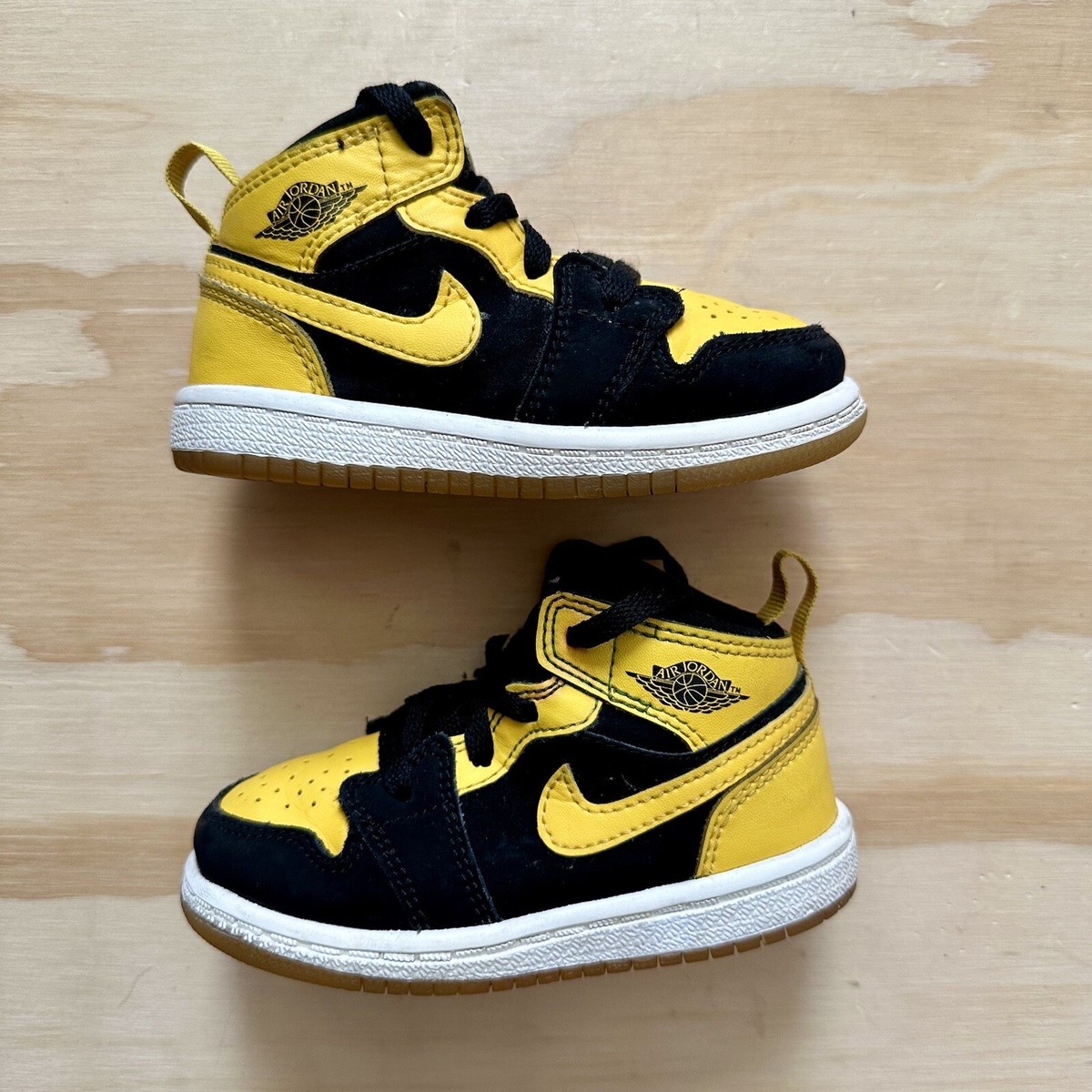 シューズ(男性用) NIKE  AIR JORDAN 1 RETRO MID  NEW LOVE Air Jordan 1 Mid New Love 2025 HJ6654-071