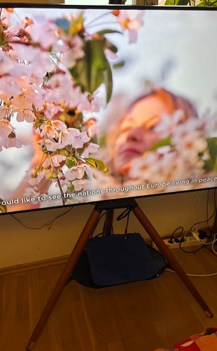 SAMSUNG 55" Crystal UHD 4K TU8079 (2020) avec socle bois neuf, peu utilisé - Photo 2/9