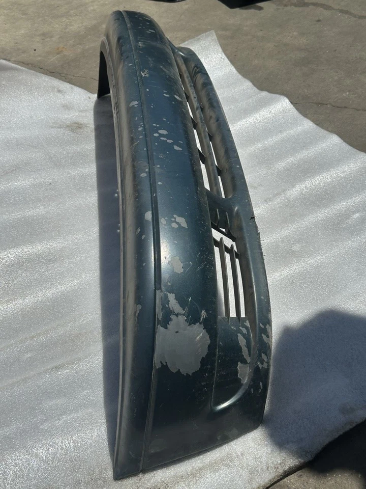 Toyota Previa 1994 cubierta del parachoques delantero azul Foto 3 de 4