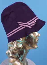FLAPPER 1920  S PURPLE FELT BUCKET CLOCHE HAT W DOUBLE PIPED RING DETAILS