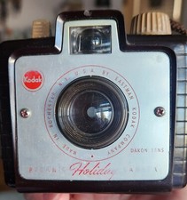 Vintage Kodak Brownie Holiday 127 Roll Film Viewfinder Camera Dakon Lens