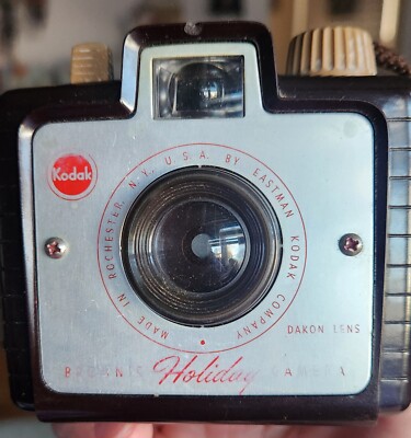 Vintage Kodak Brownie Holiday 127 Roll Film Viewfinder Camera Dakon Lens