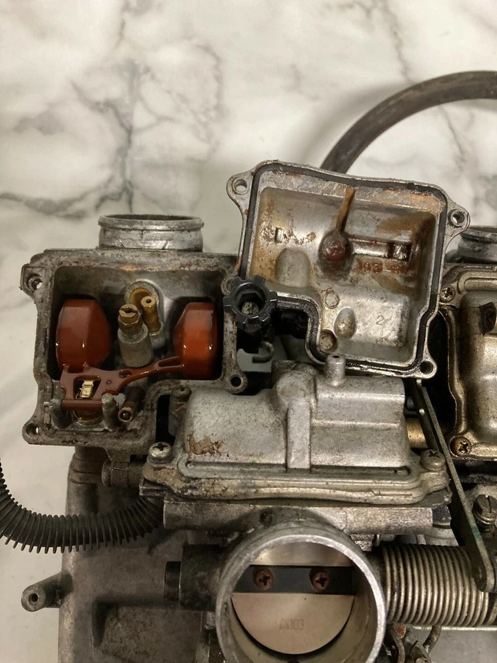 85 Honda VF 1100 V65 VF1100 C Magna Carburadores Set Rack Foto 2 de 4