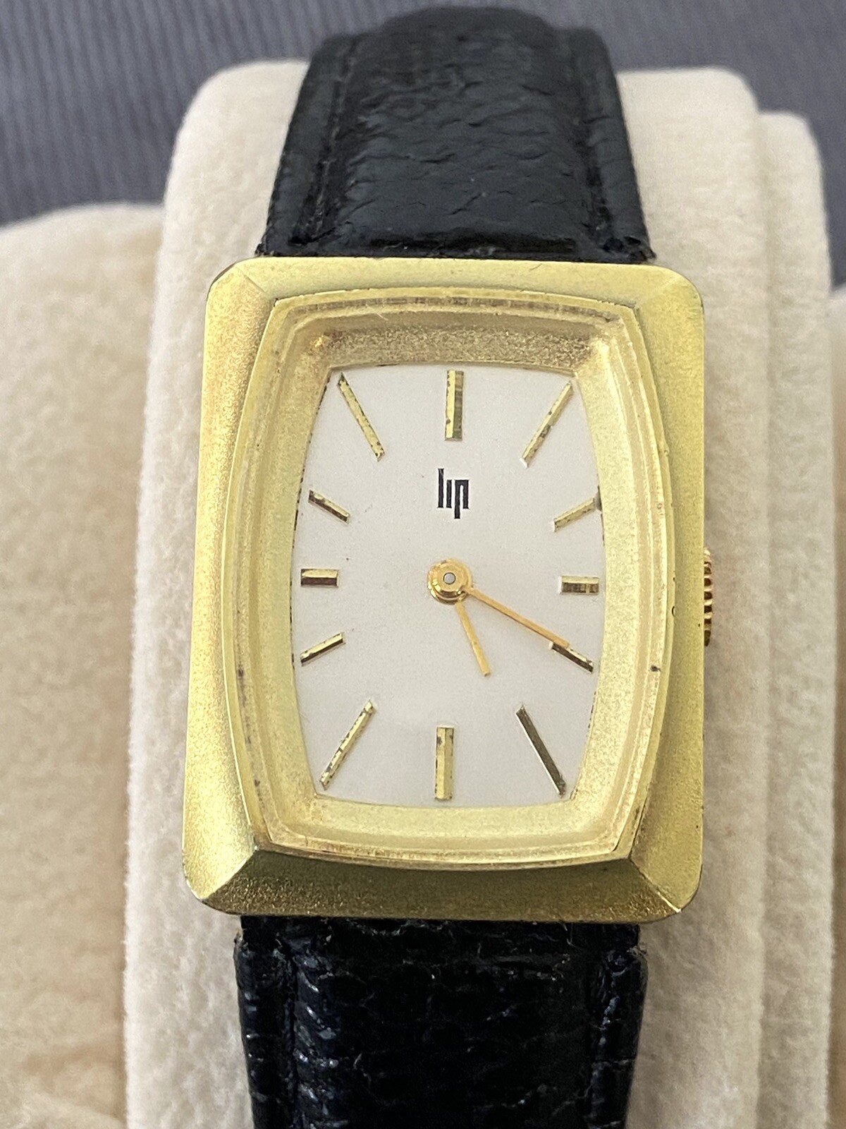 automatic lip watch - image 1