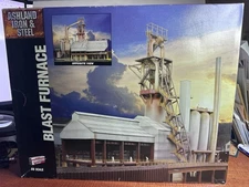 HO Scale  933-2973 Walthers Cornerstone Blast Furnace Open KIT