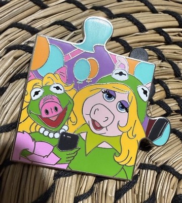 Disney Limited Edition 700 Haunted Mansion Muppets Puzzle Pin Piggy And Kermit