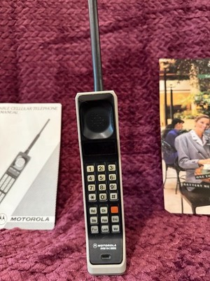 MOTOROLA DYNATAC 8000X - FIRST BRICK CELL PHONE VINTAGE RETRO RARE