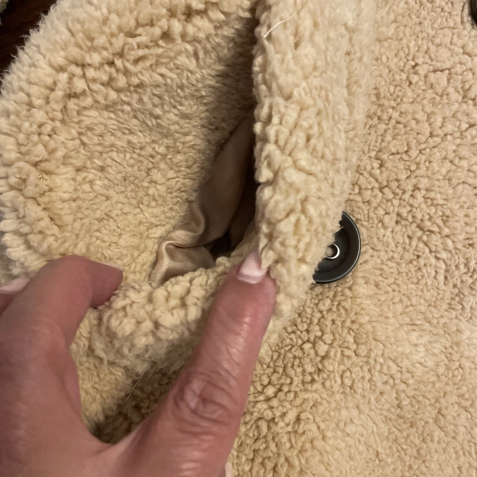 Chaqueta Sherpa C&C California Mujer Pequeña Tostada Peluche Polar Acogedora Abotonada Foto 2 de 4
