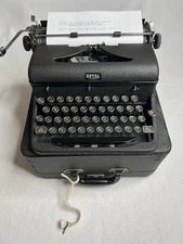 Vintage 1942 Or 46 V/Nice Royal Arrow Portable Typewriter W/Case Looks/Types GRT
