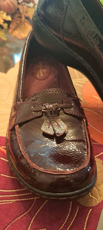 Clarks Comfort Collection Slip On Loafers Burgundy Patent Leather Women 9m - Image 3 of 4