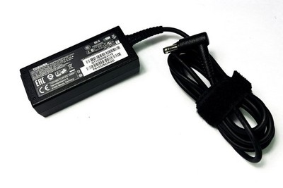 Original Toshiba Netzteil 45 W, 19V, 2,37 A, Ladegerät AC Adapter PA5177U-1ACA