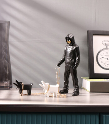 BANKSY フィギュア Graffiti Artist BANKSY White FLOWER BOMBER Ceramics Art