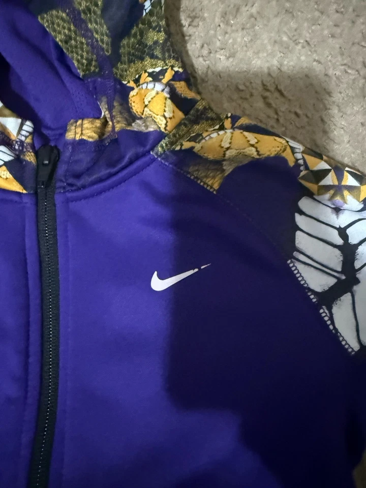 Moletom com capuz Nike Kobe Bryant Mamba infantil tamanho 7 roxo ajuste térmico - Imagem 2 de 4