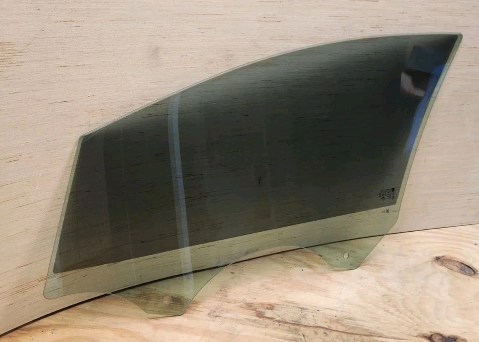 FRONT RIGHT OEM DOOR GLASS Fits 2016-2019 CHEVROLET CRUZE 13412496 DD12781GTN - Image 2 of 4