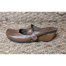 Bear Traps Women's Giddy Slip On Brown Clogs Casual Comfort Shoes Size 6.5